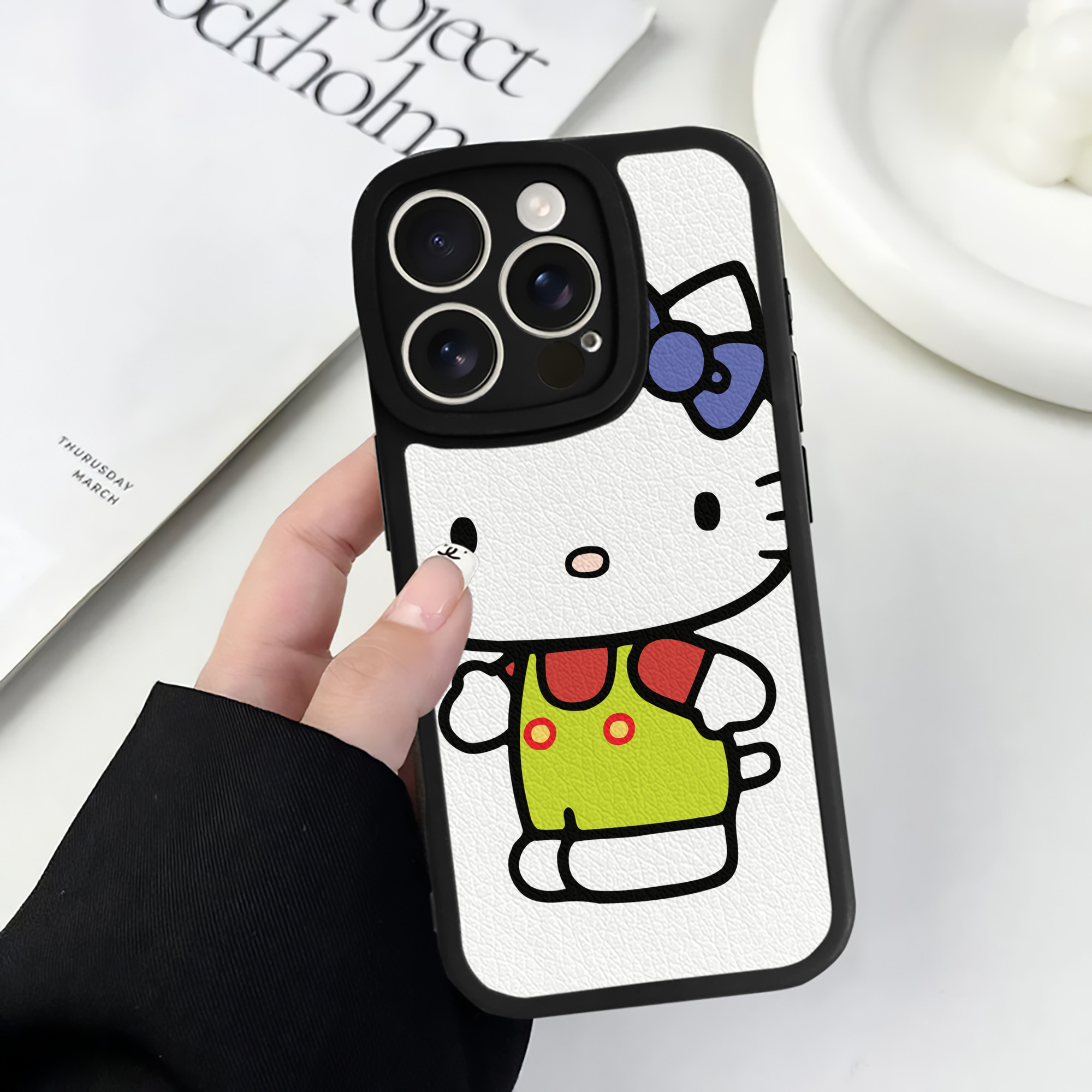（画像用） Hello Kitty ハローキティ 【iPhone 16シリーズ対応】シリコンスマホケース（レザー調） 材質：シリコン
